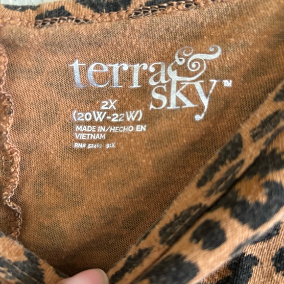 Terra & Sky Leopard Top 2X EUC - Picture 4 of 4